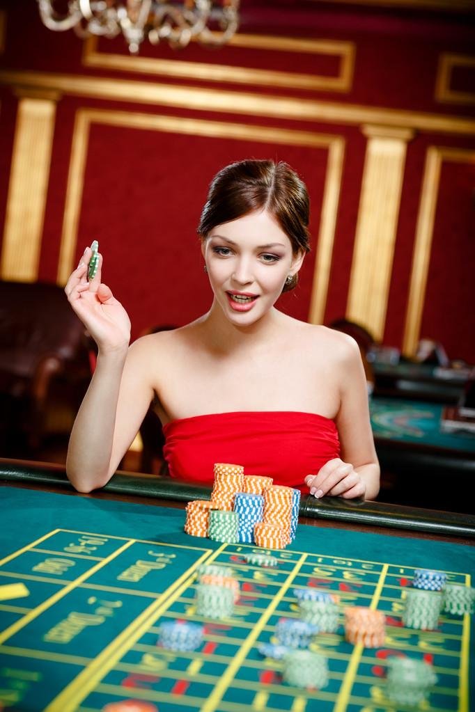 Live casino boyapoker menghadirkan dealer langsung yang interaktif dan real-time